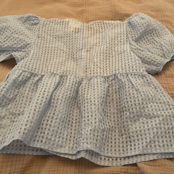 😍 NWT Anthropologie powder blue, mesh-like puffed sleeve top. L. Gorg!! - Picture 2 of 11
